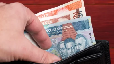 Tarjeta de Crédito a Efectivo Algo que Pensar dos Veces