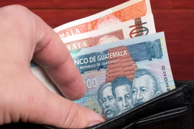 Tarjeta de Crédito a Efectivo Algo que Pensar dos Veces